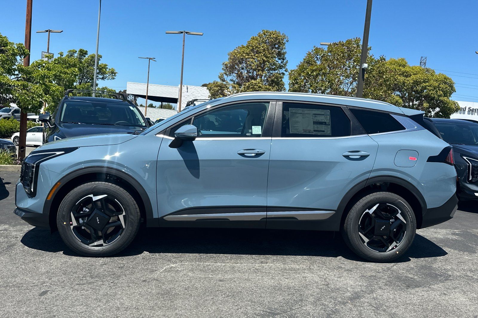 View vehicle photo 7