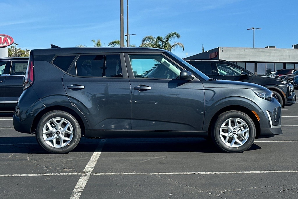 New 2025 Kia Soul LX Hatchback