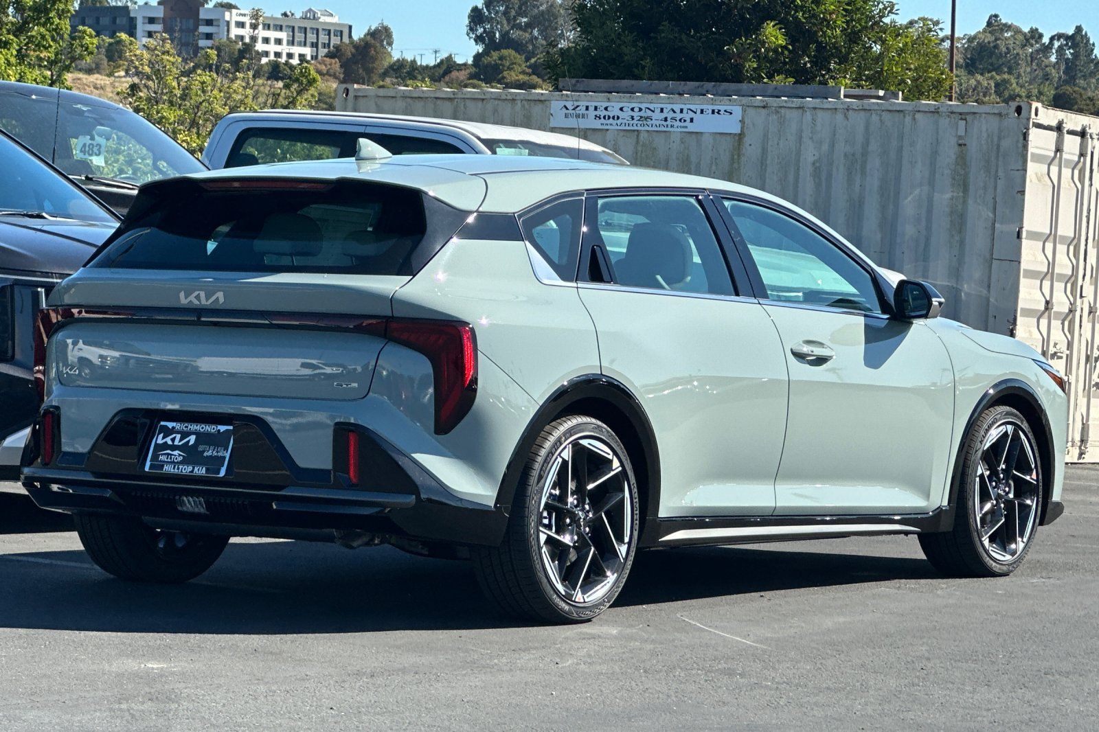 View vehicle photo 4