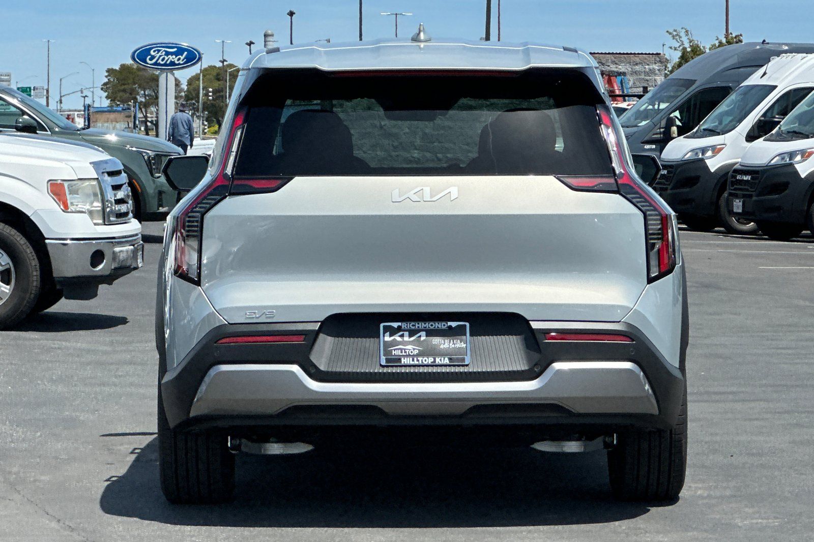 View vehicle photo 5