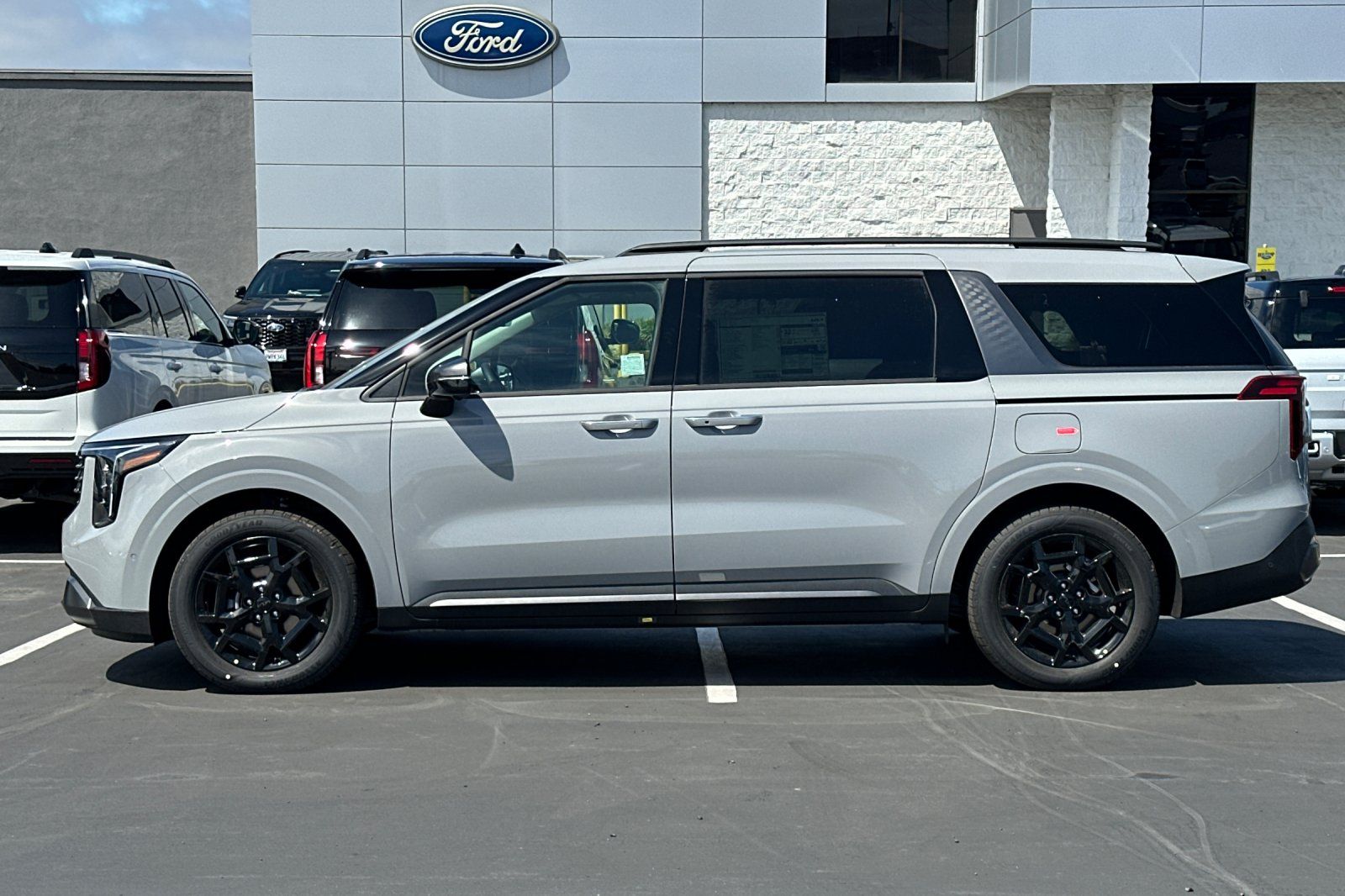 View vehicle photo 7