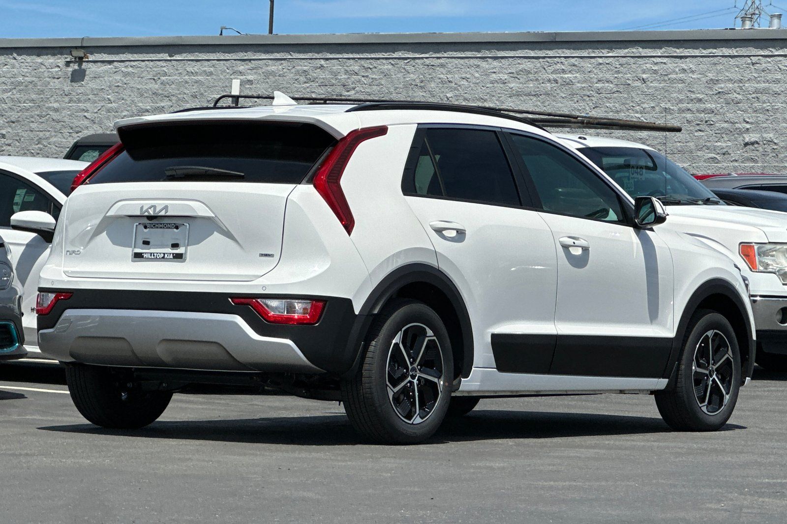 View vehicle photo 4