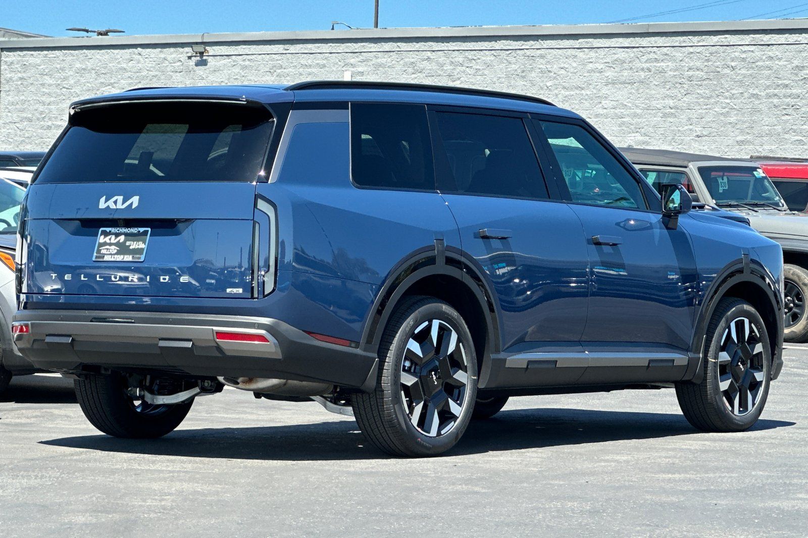 View vehicle photo 4
