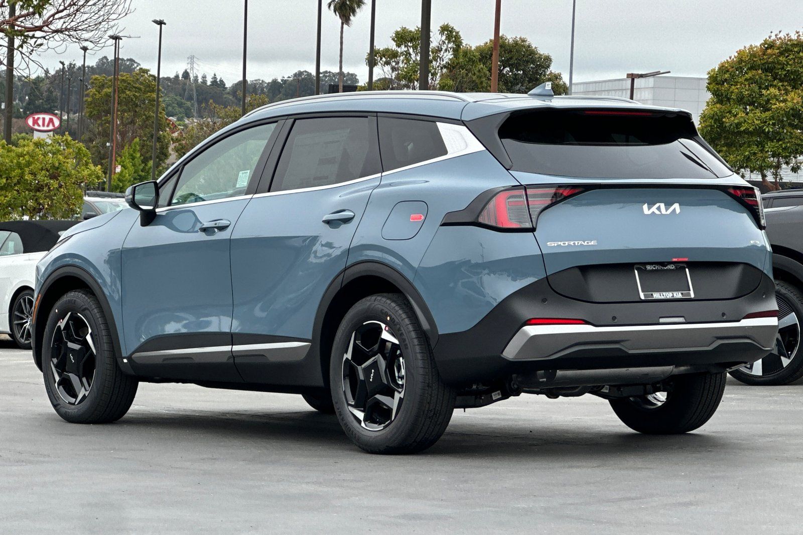 View vehicle photo 6