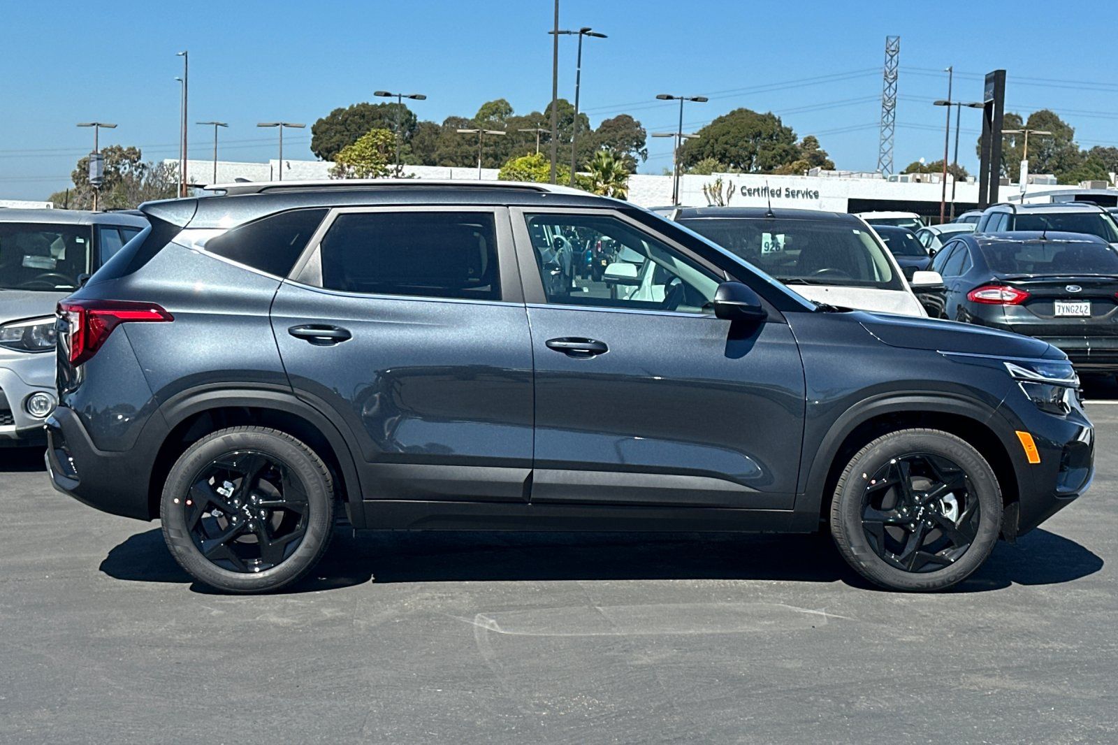 View vehicle photo 3