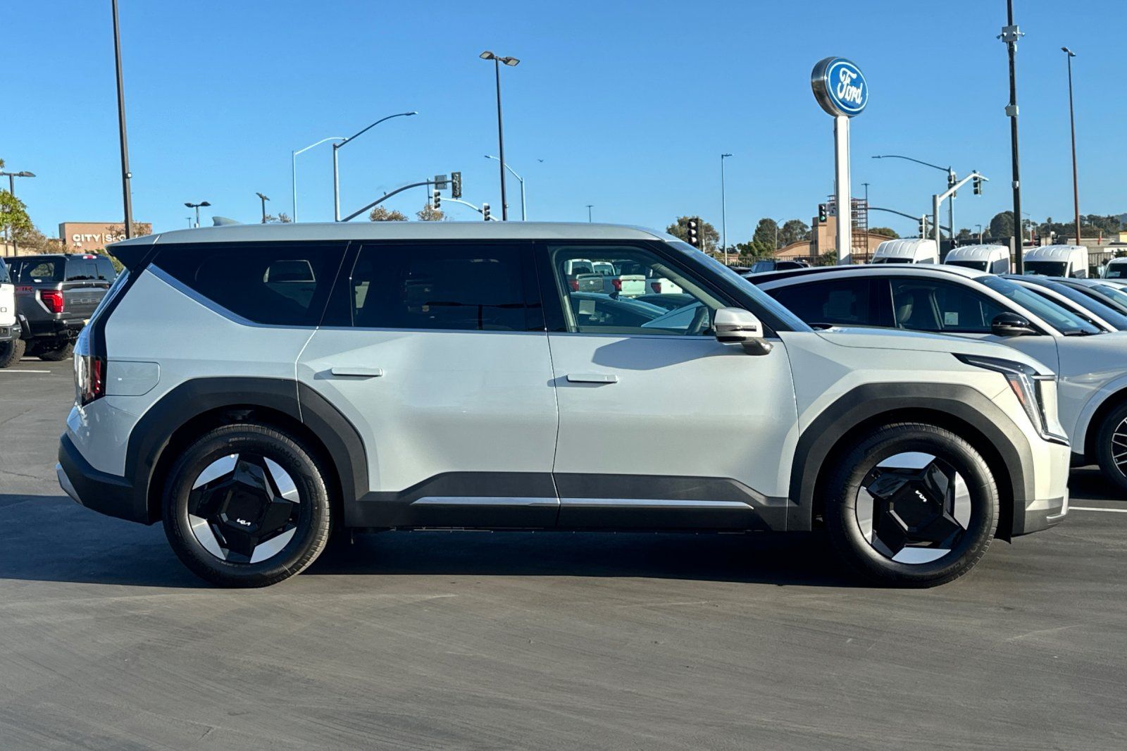 2026 Kia EV9 Light Long Range photo 3