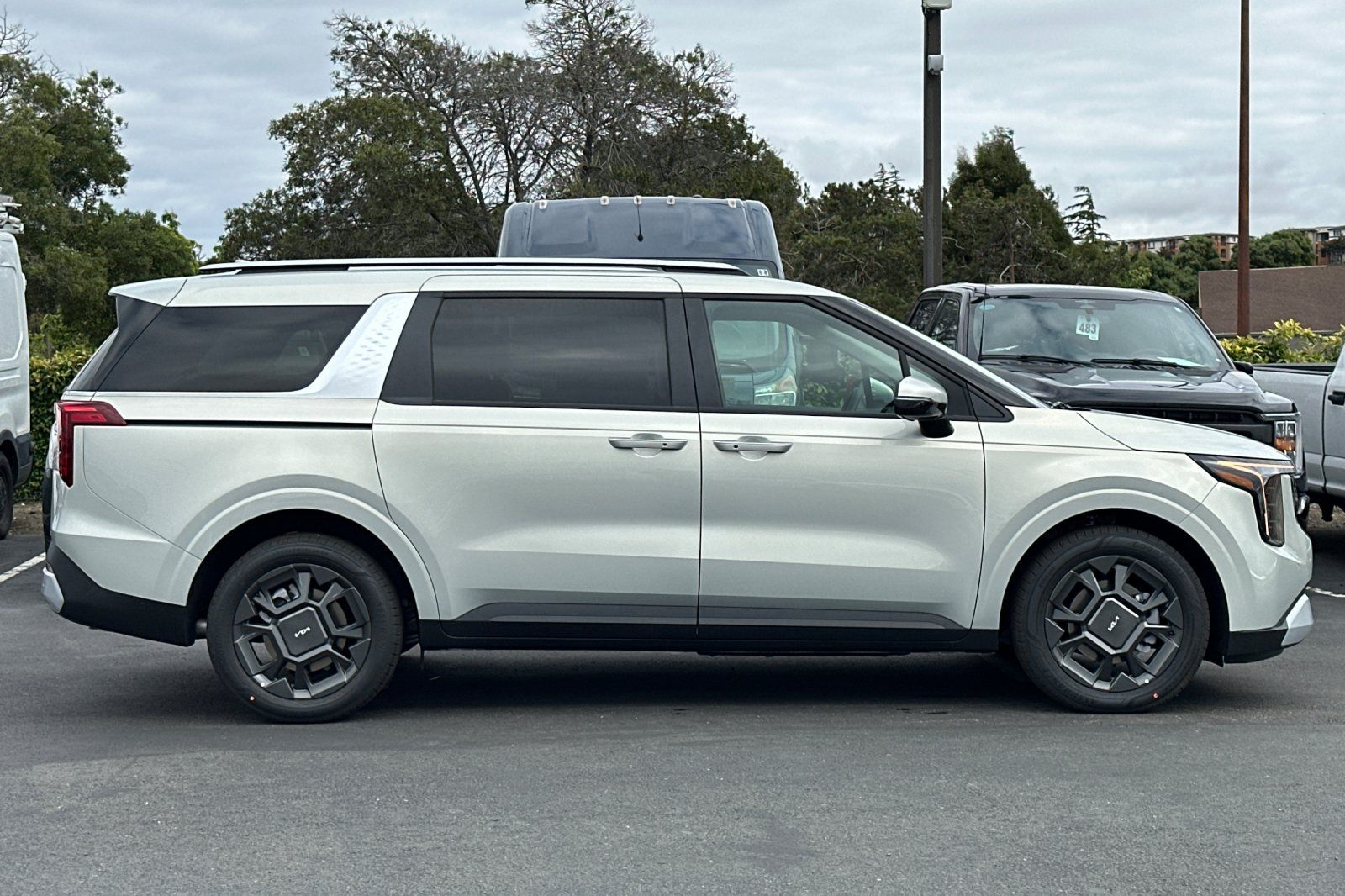 View vehicle photo 3