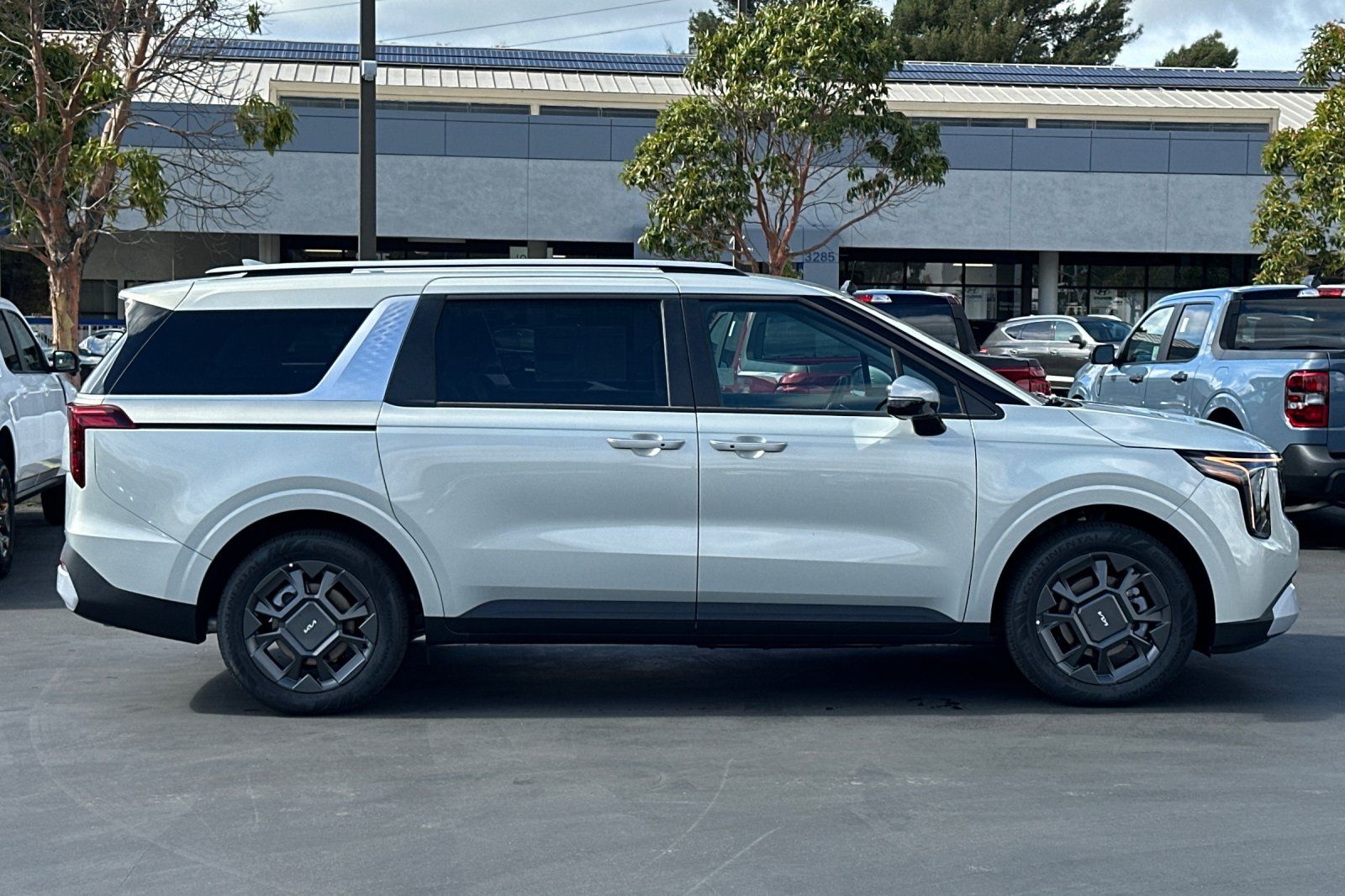View vehicle photo 3