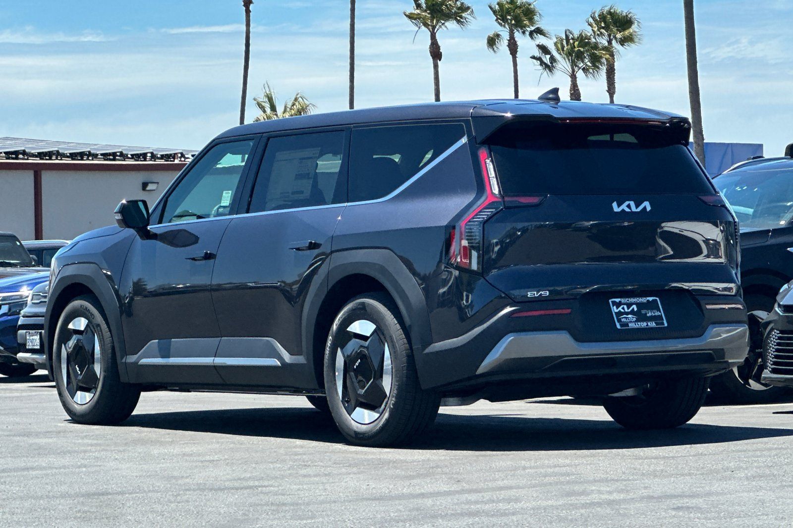 View vehicle photo 6