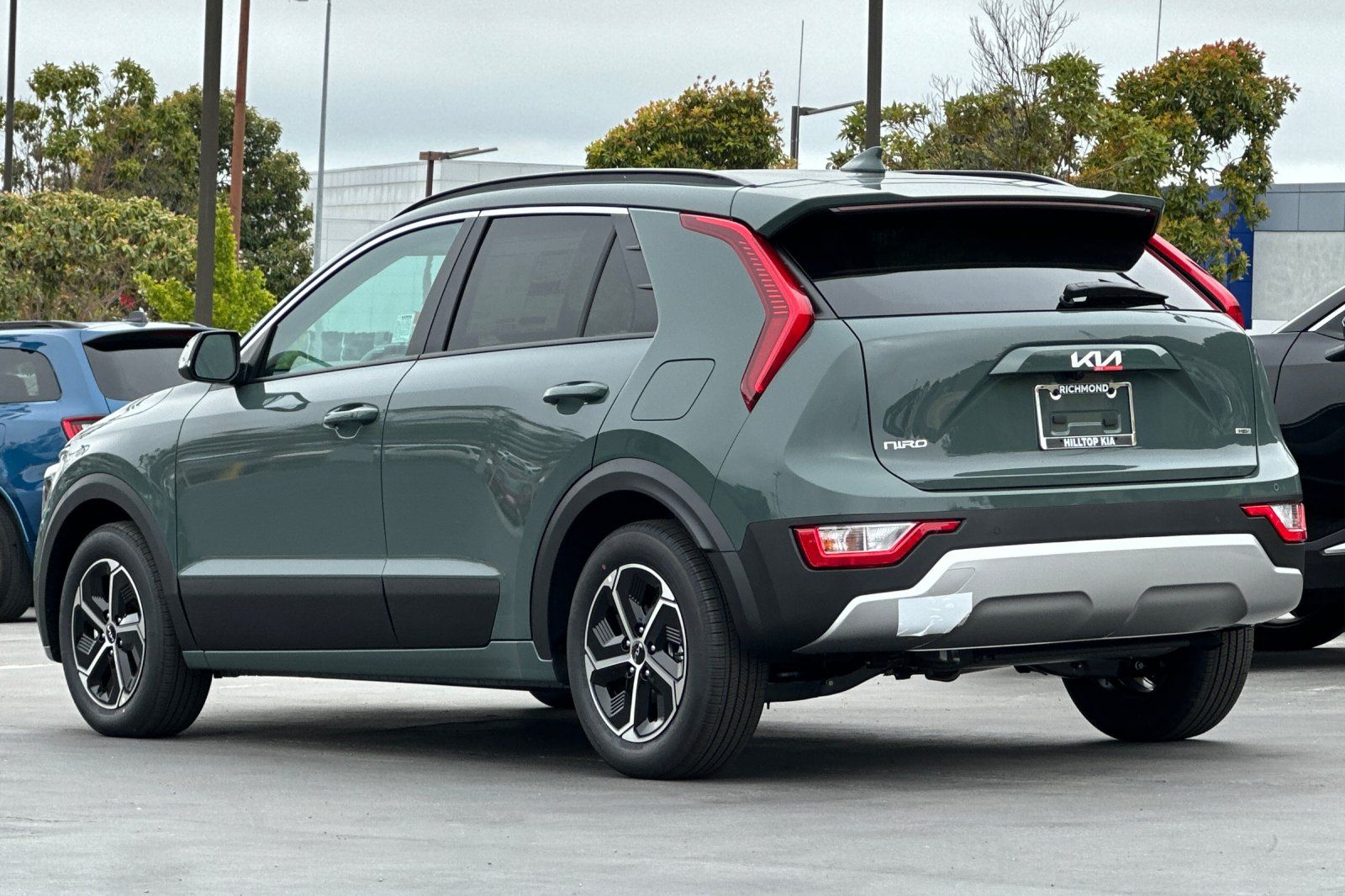 View vehicle photo 6