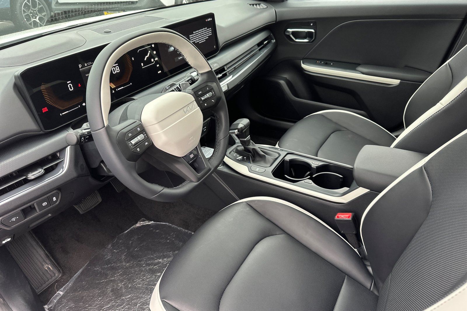 2026 Kia K4 GT-Line - Photo 9
