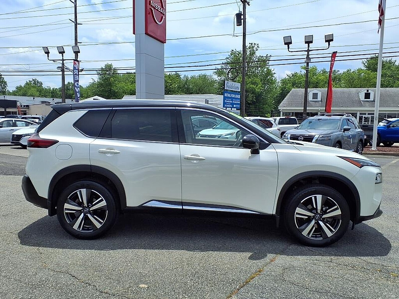 2023 Nissan Rogue SL photo 4