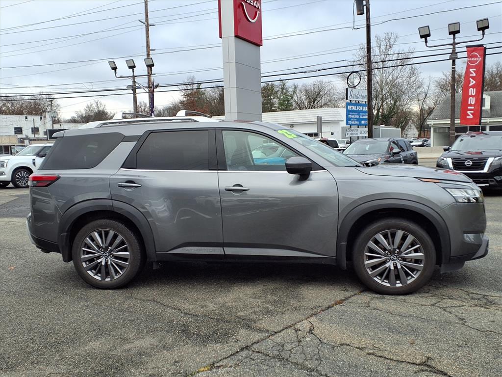 2023 Nissan Pathfinder SL photo 4