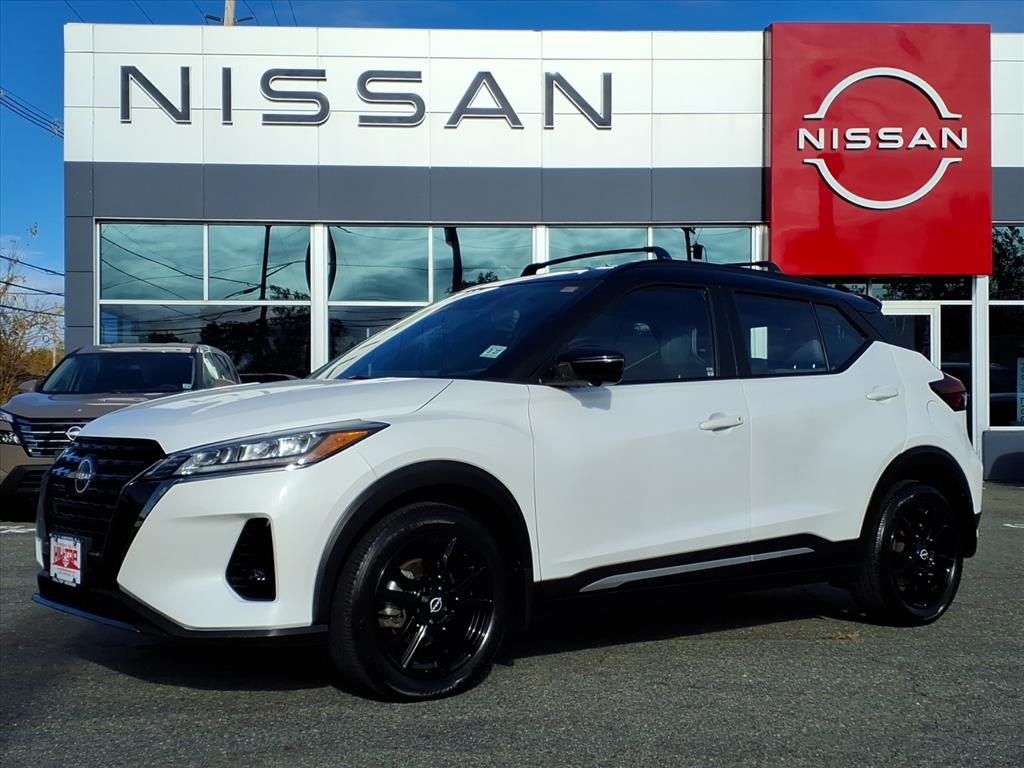 2022 Nissan Kicks SR