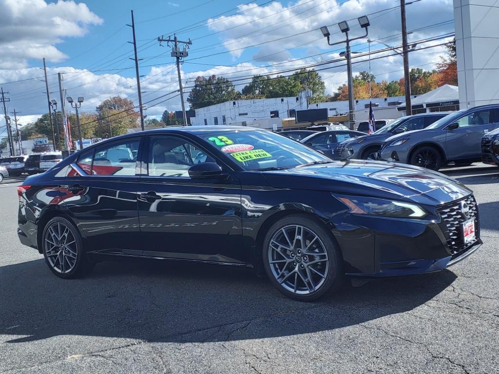 2023 Nissan Altima SR photo 3