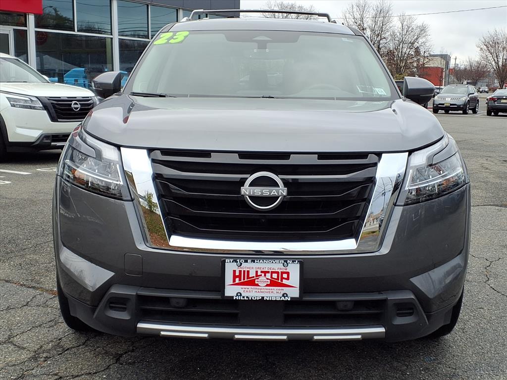 2023 Nissan Pathfinder SL photo 2