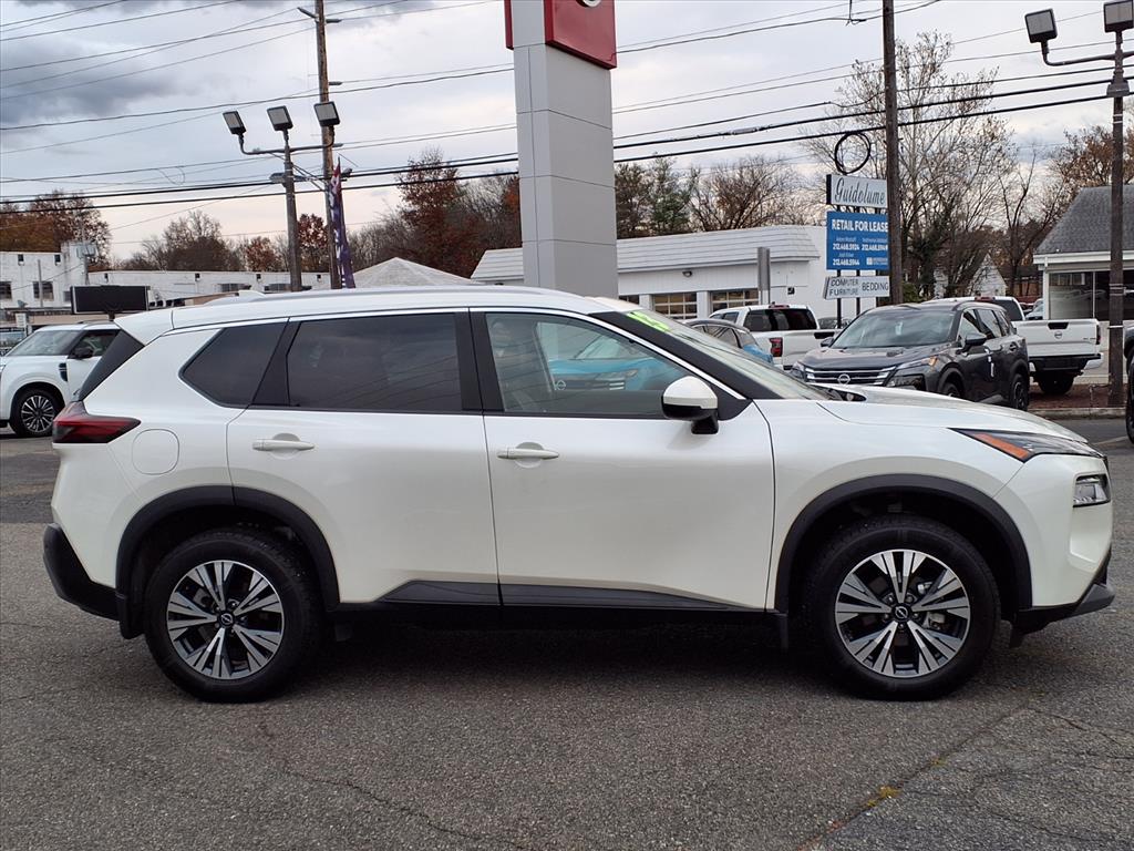 2023 Nissan Rogue SV photo 4