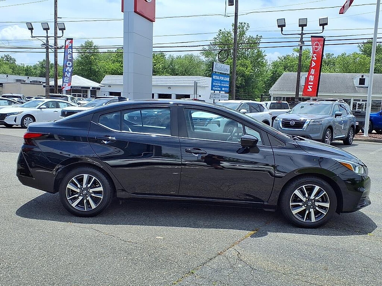 2021 Nissan Versa SV photo 4