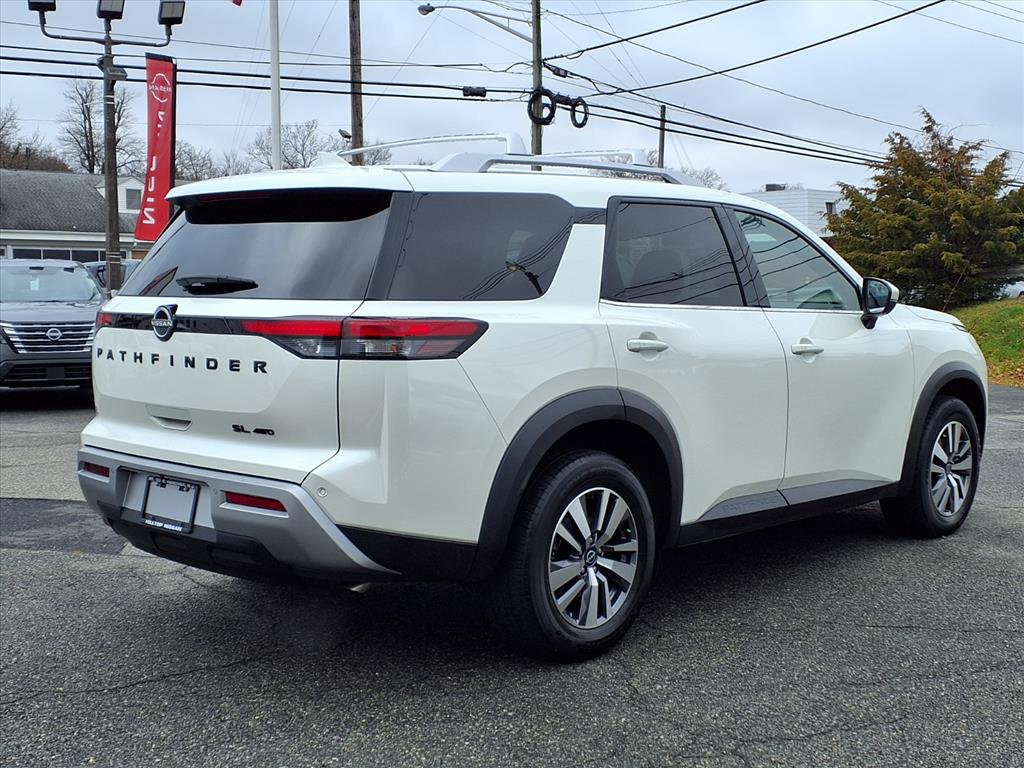 2023 Nissan Pathfinder SL photo 3