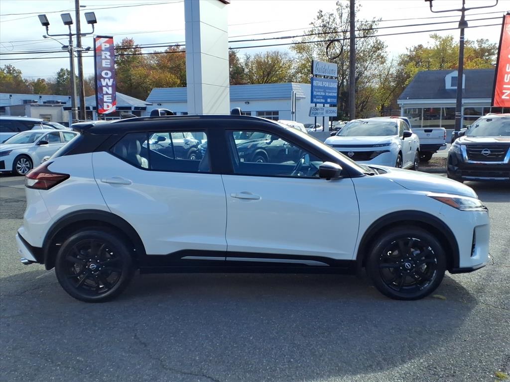 2022 Nissan Kicks SR photo 4