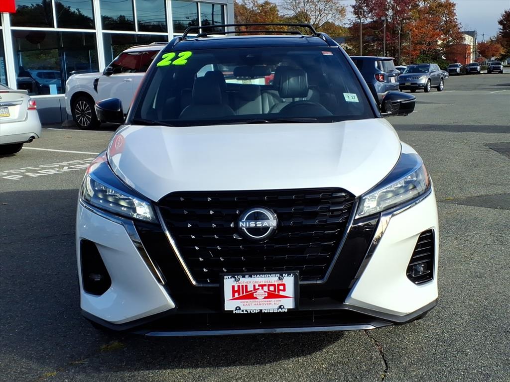 2022 Nissan Kicks SR photo 2