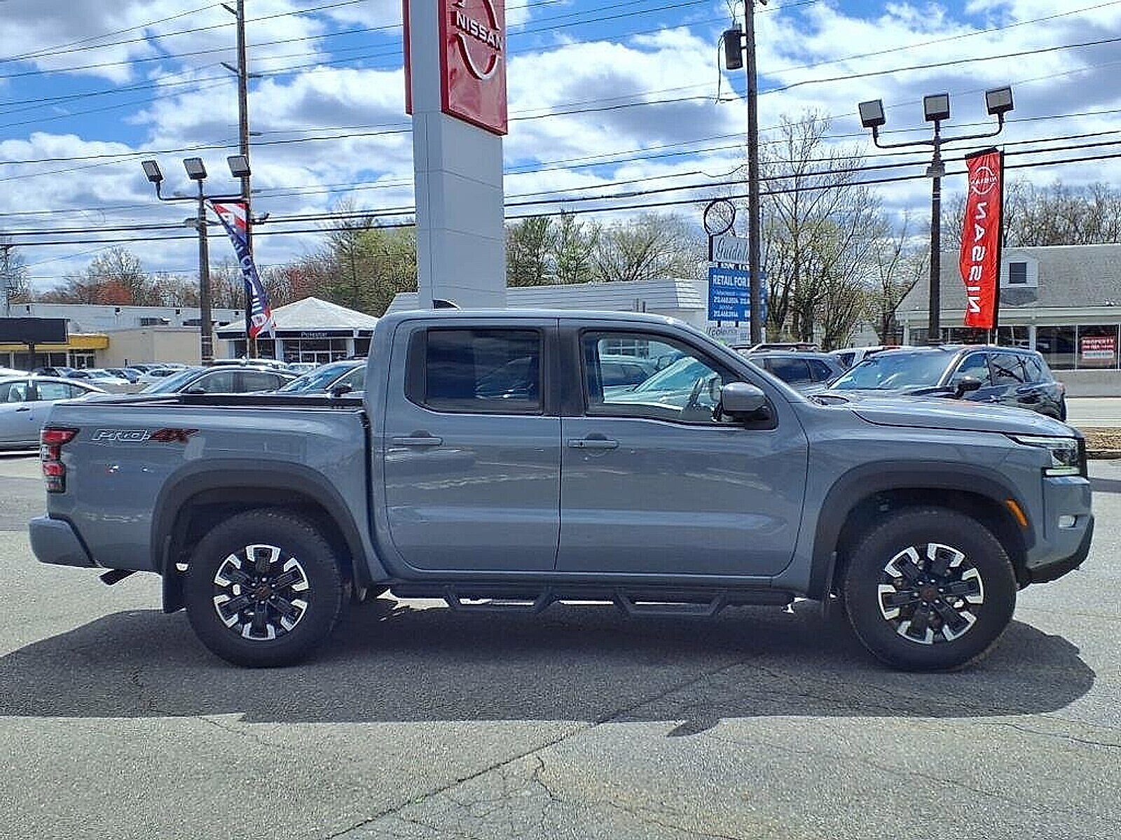 2023 Nissan Frontier Crew Cab PRO-4X photo 4