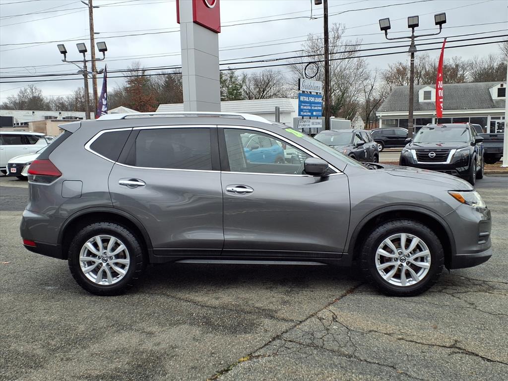 2020 Nissan Rogue SV photo 2