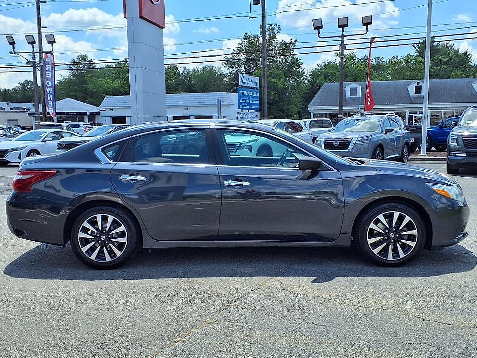 2018 Nissan Altima 2.5 SV photo 2