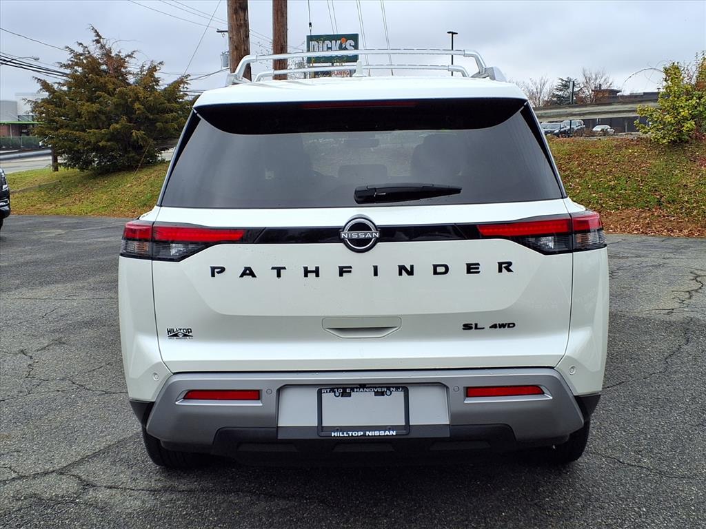 2023 Nissan Pathfinder SL photo 4