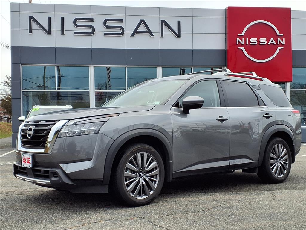 2023 Nissan Pathfinder SL's photo