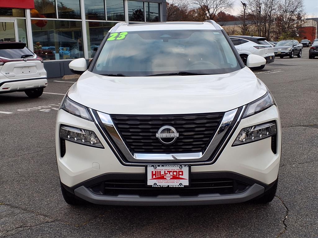 2023 Nissan Rogue SV photo 2