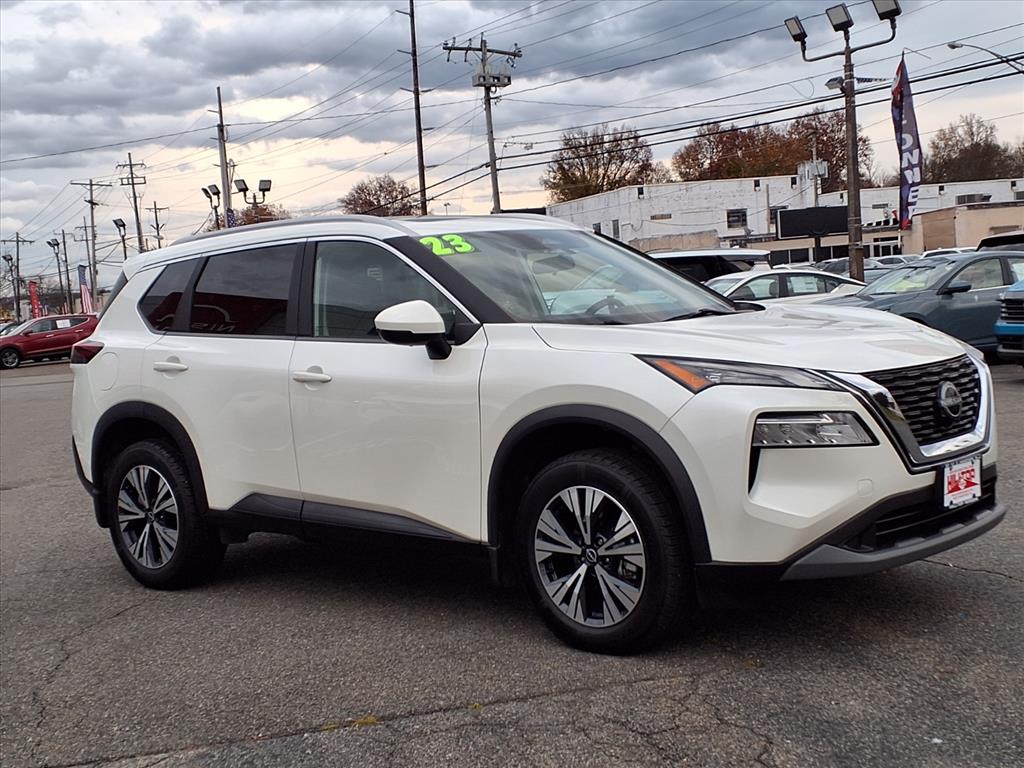 2023 Nissan Rogue SV photo 3