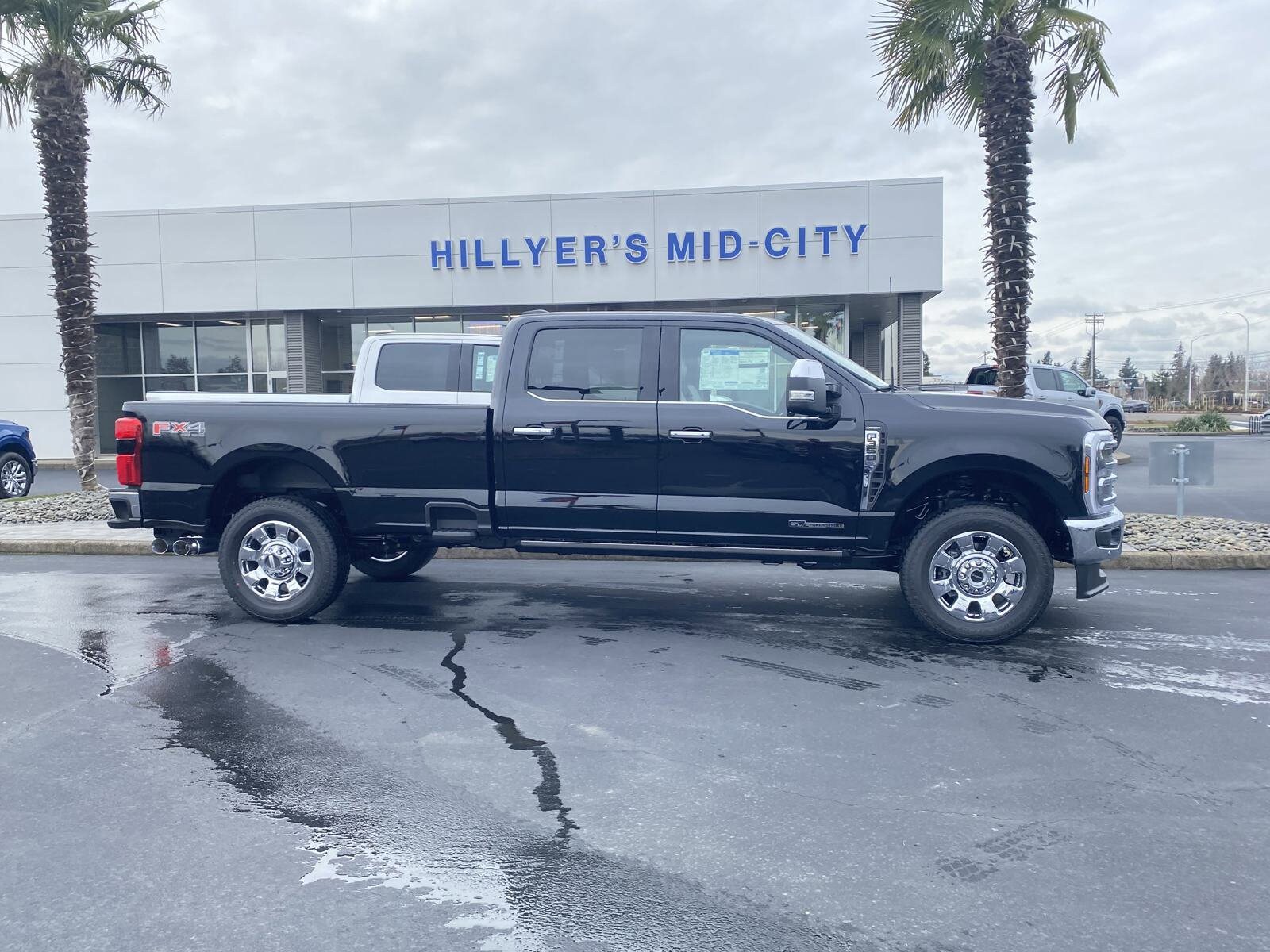 2025 Ford F-350 Lariat photo 2