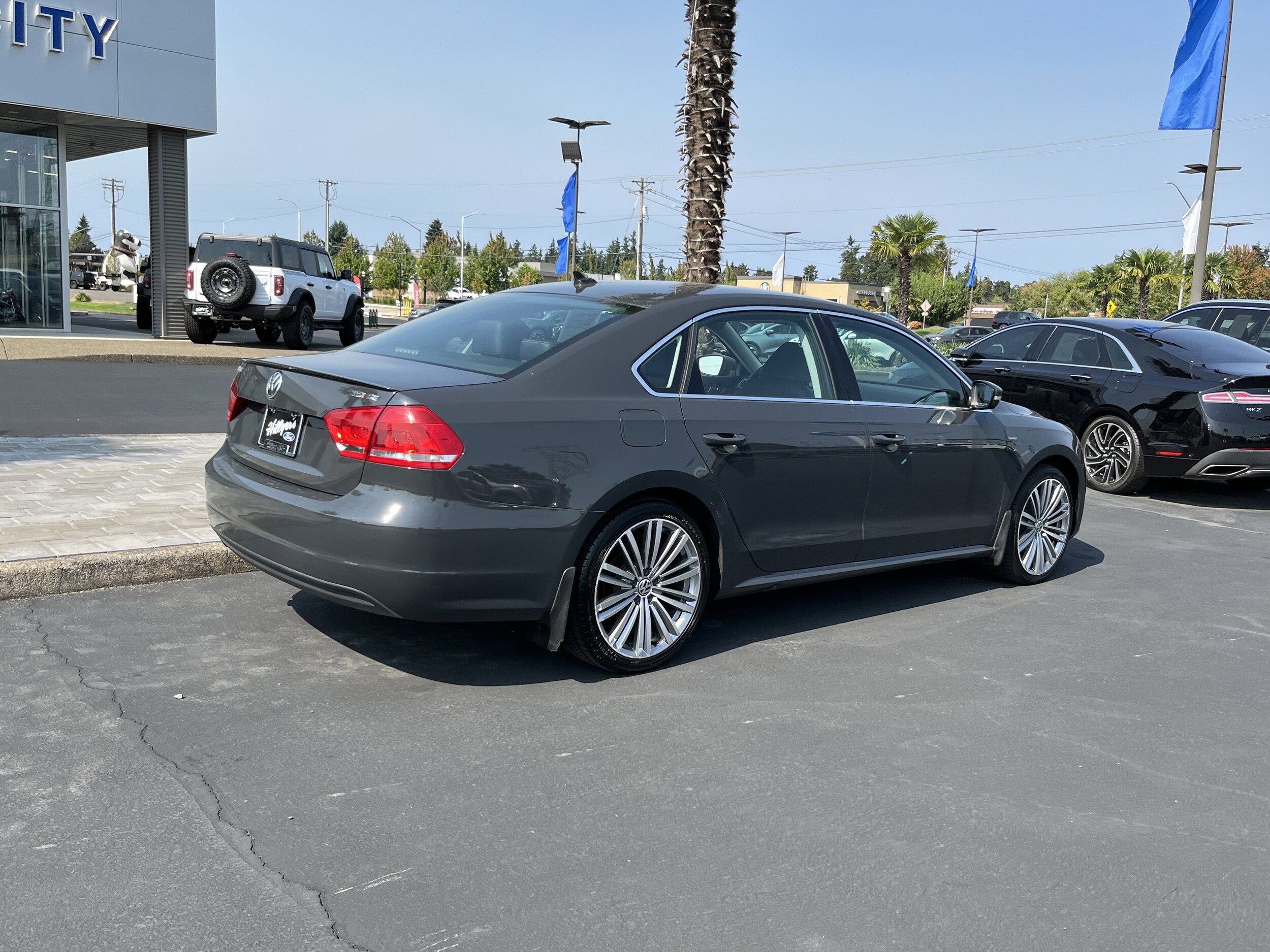 2015 Volkswagen Passat Sport photo 2