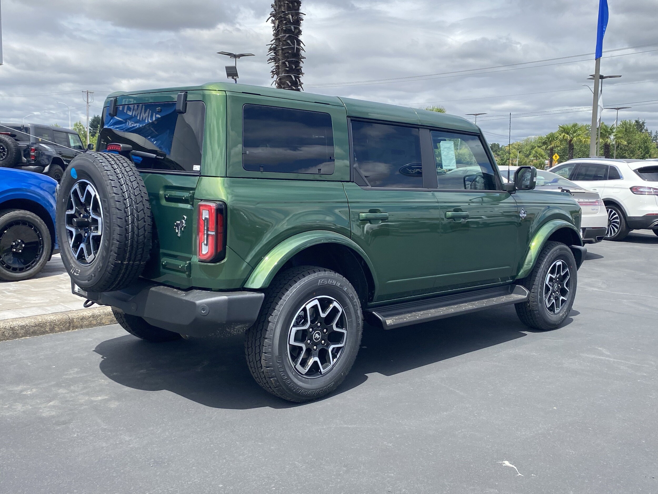 2025 Ford Bronco Outer Banks photo 3