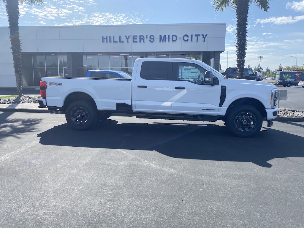 New 2025 Ford F-350 Truck Crew Cab