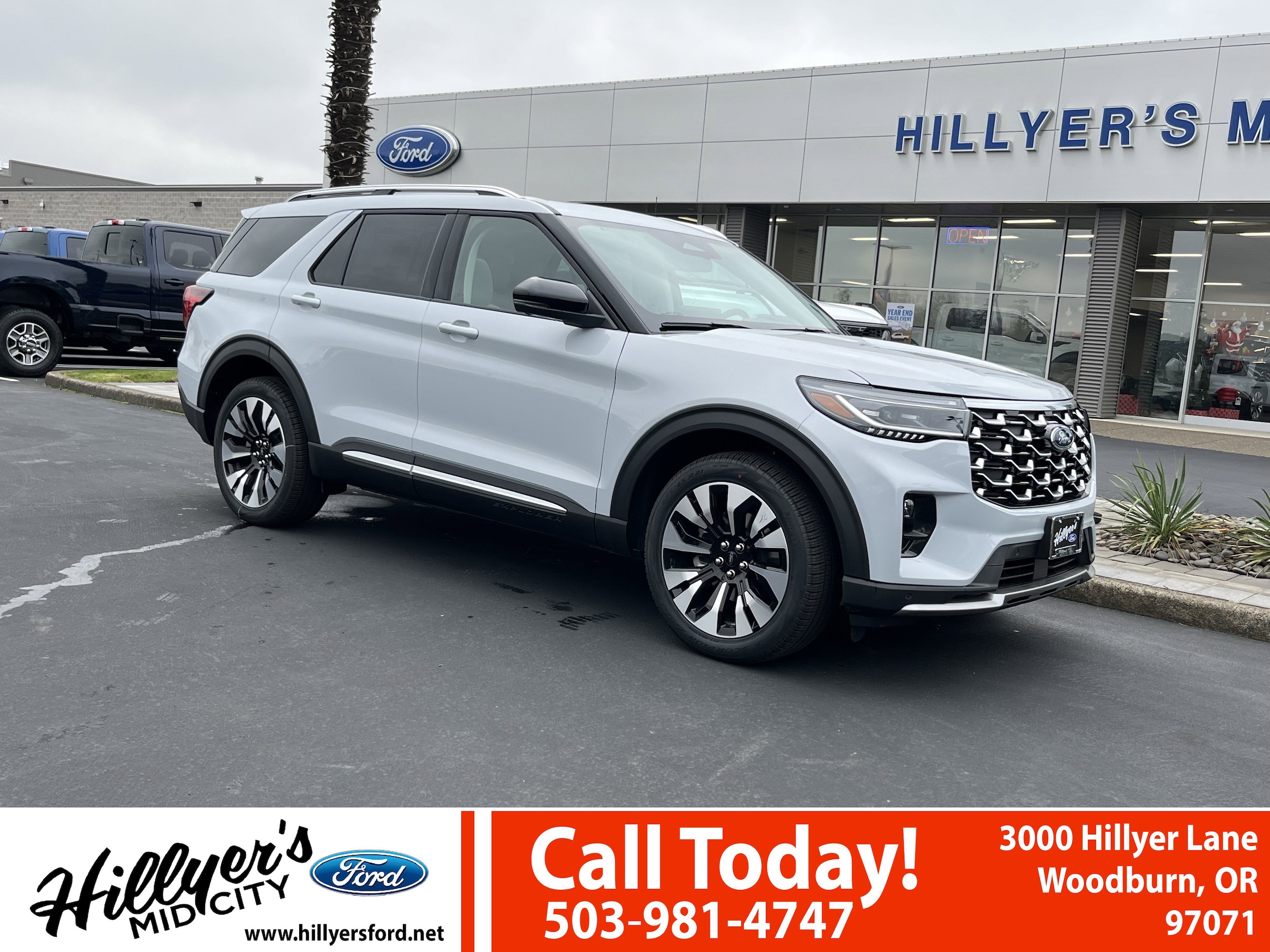 2026 Ford Explorer Platinum's photo