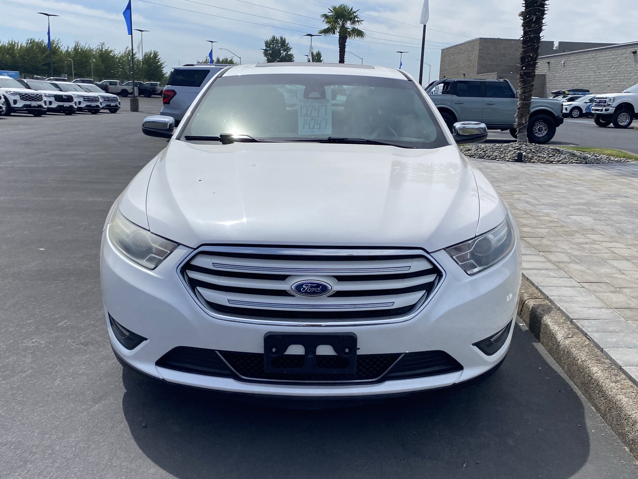 2014 Ford Taurus Limited photo 2