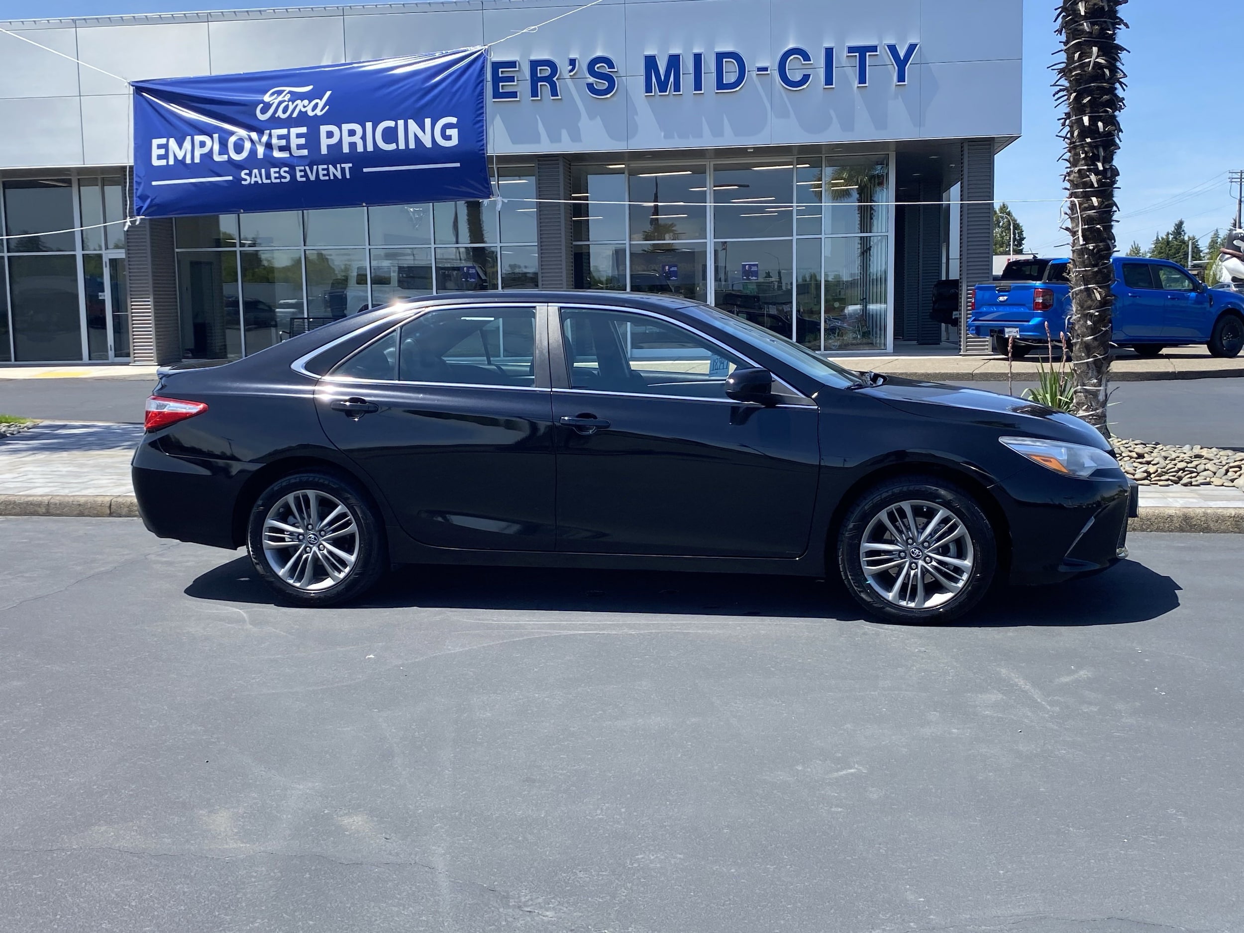 Used 2017 Toyota Camry SE with VIN 4T1BF1FK8HU741521 for sale in Woodburn, OR
