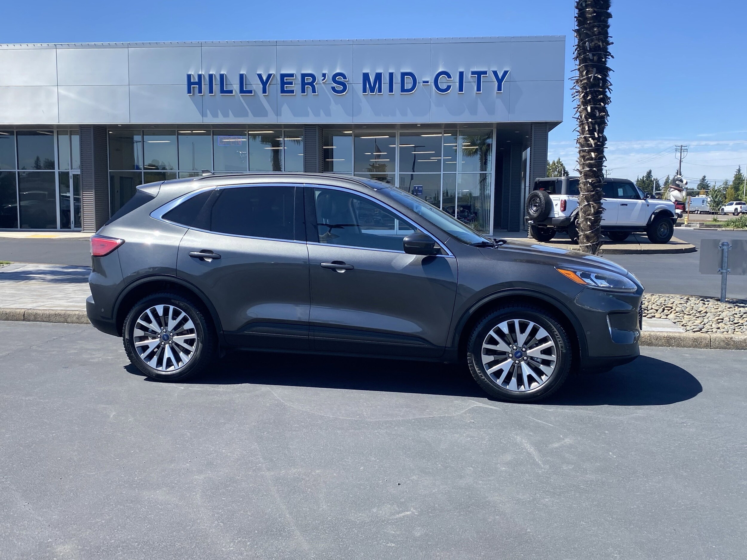 2020 Ford Escape Titanium photo 2