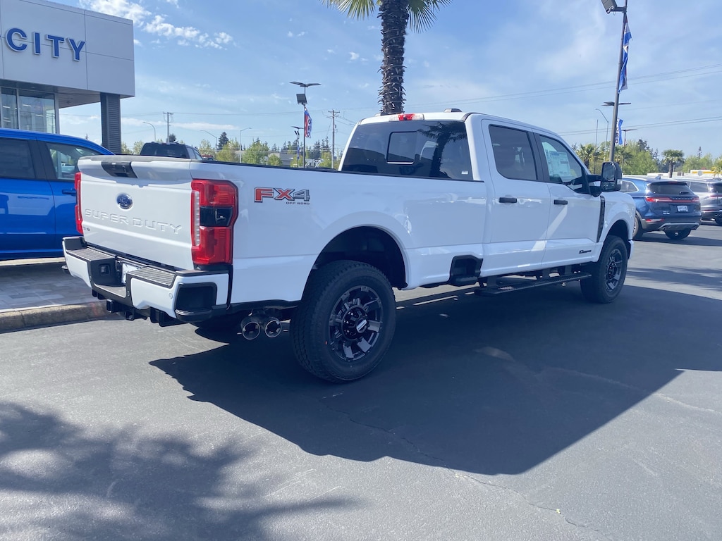 New 2025 Ford F-350 Truck Crew Cab