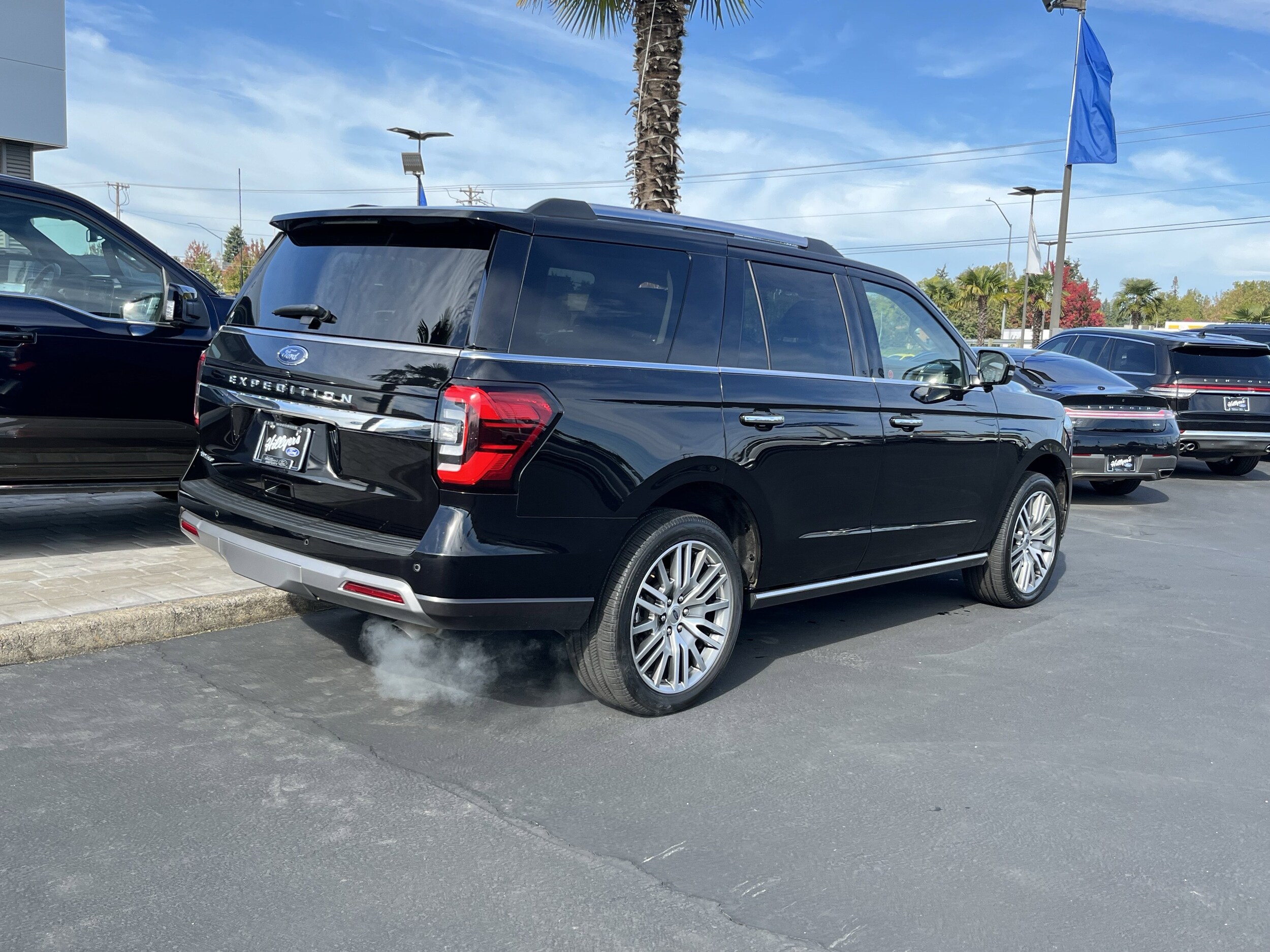 2022 Ford Expedition Limited photo 2