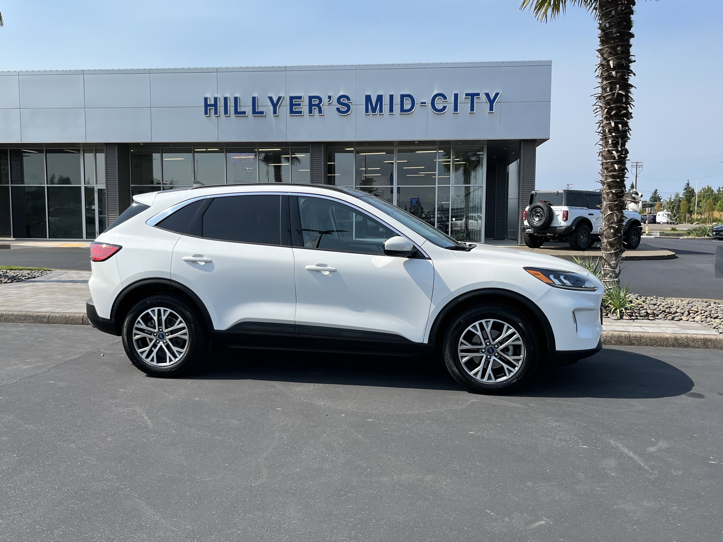 2022 Ford Escape SEL photo 2