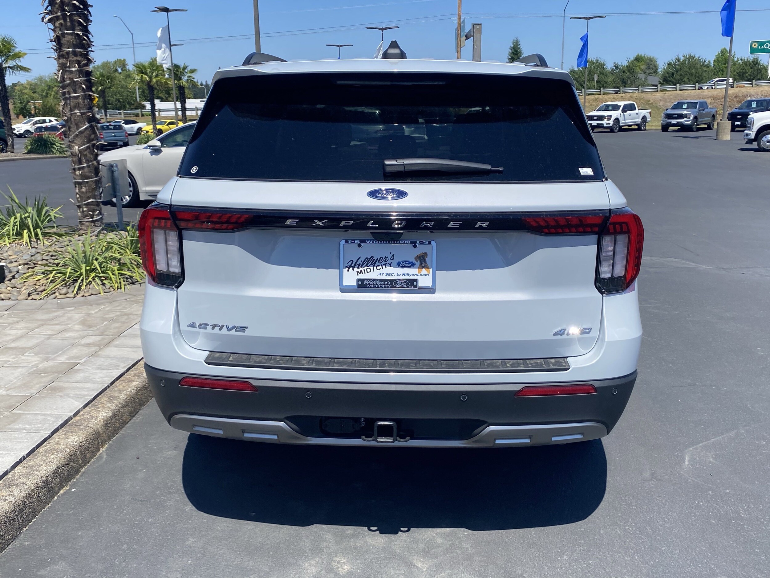 2025 Ford Explorer photo 3