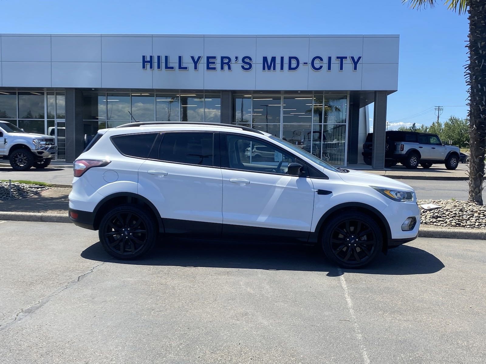 Used 2018 Ford Escape SE with VIN 1FMCU9GD4JUB44784 for sale in Woodburn, OR