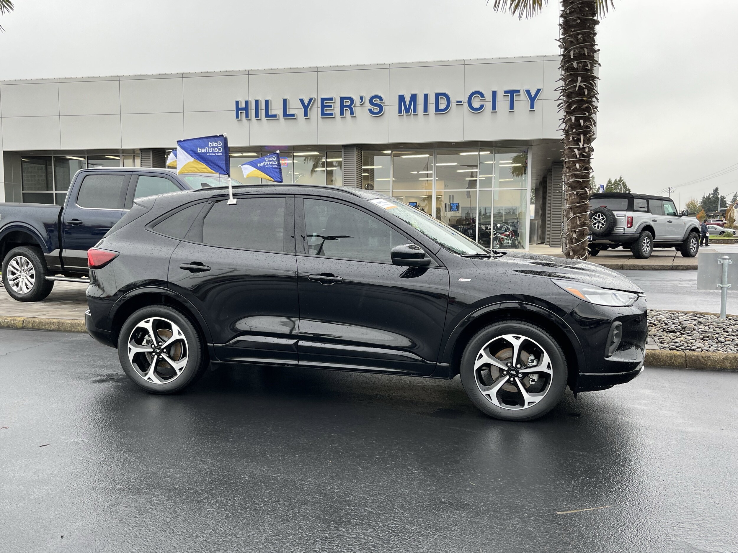 2023 Ford Escape ST-Line Select photo 2