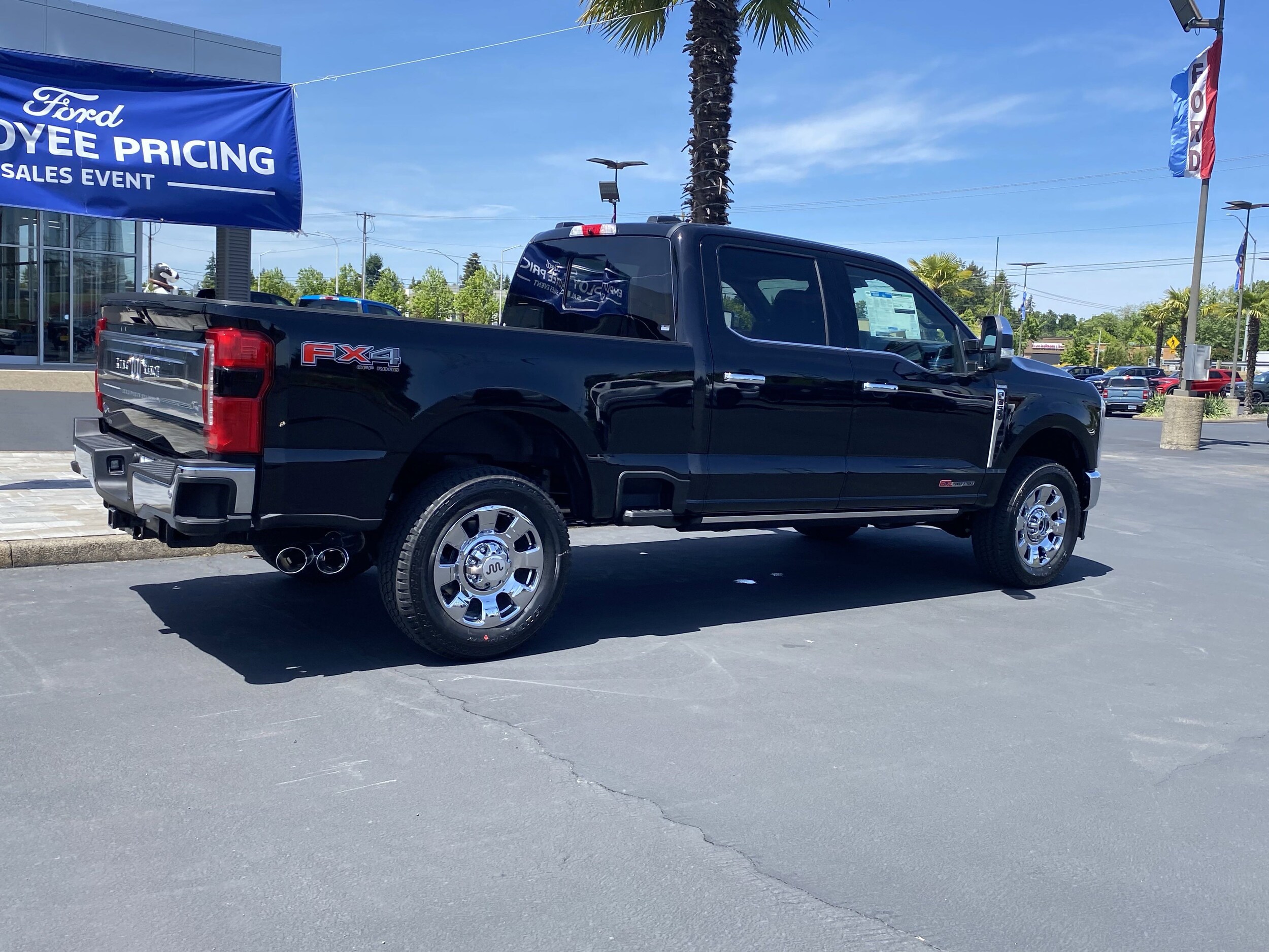2025 Ford F-350 King Ranch photo 3
