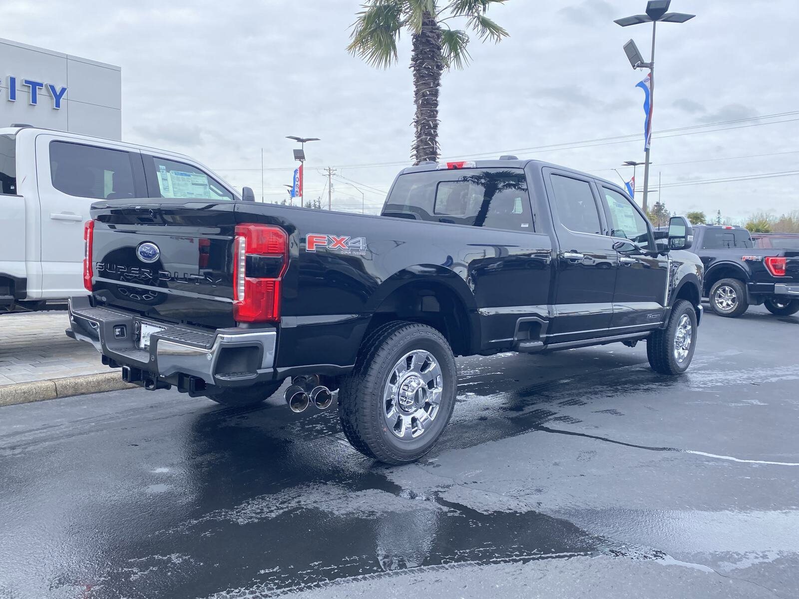 2025 Ford F-350 Lariat photo 3