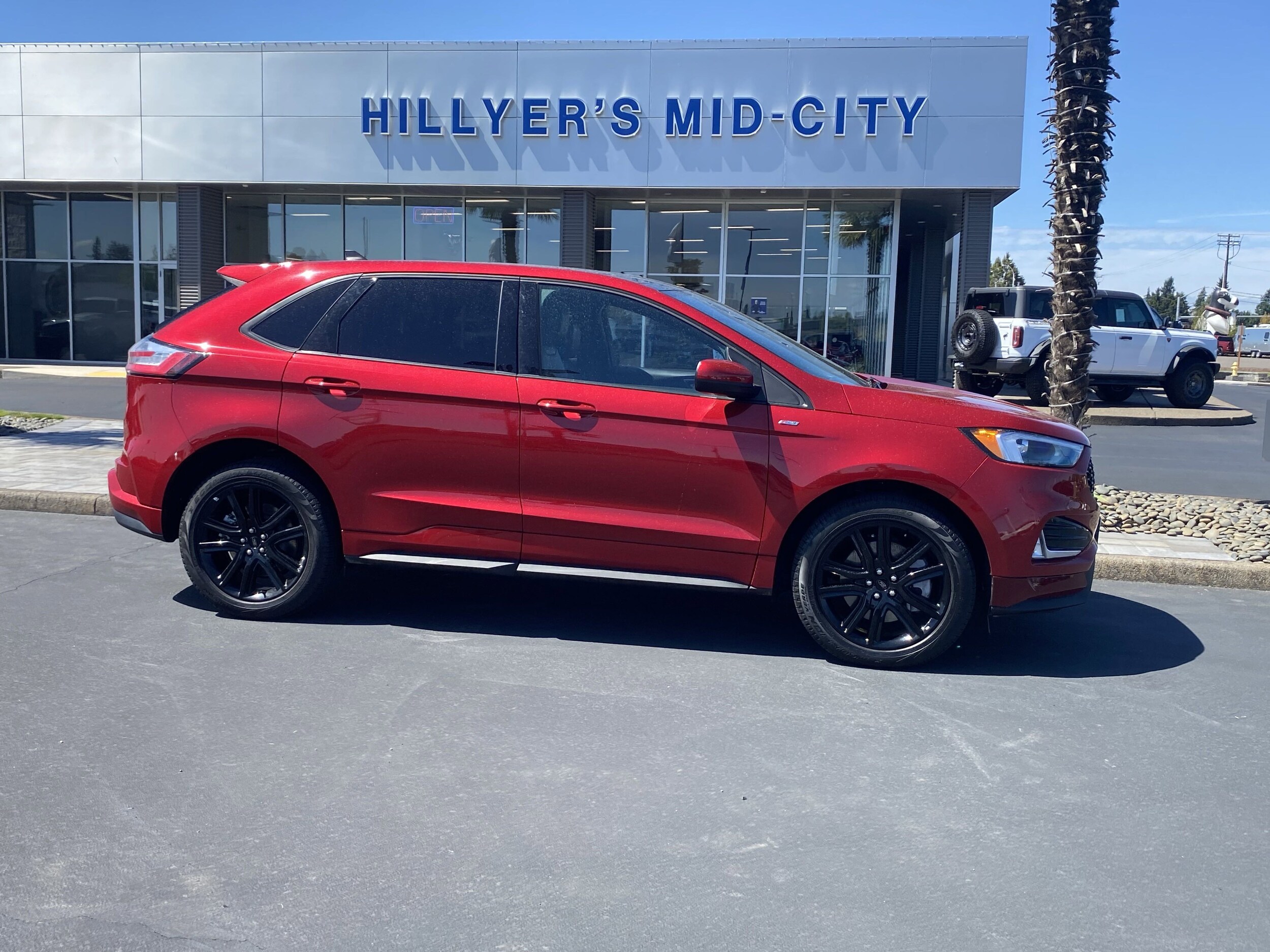 2024 Ford Edge ST photo 2