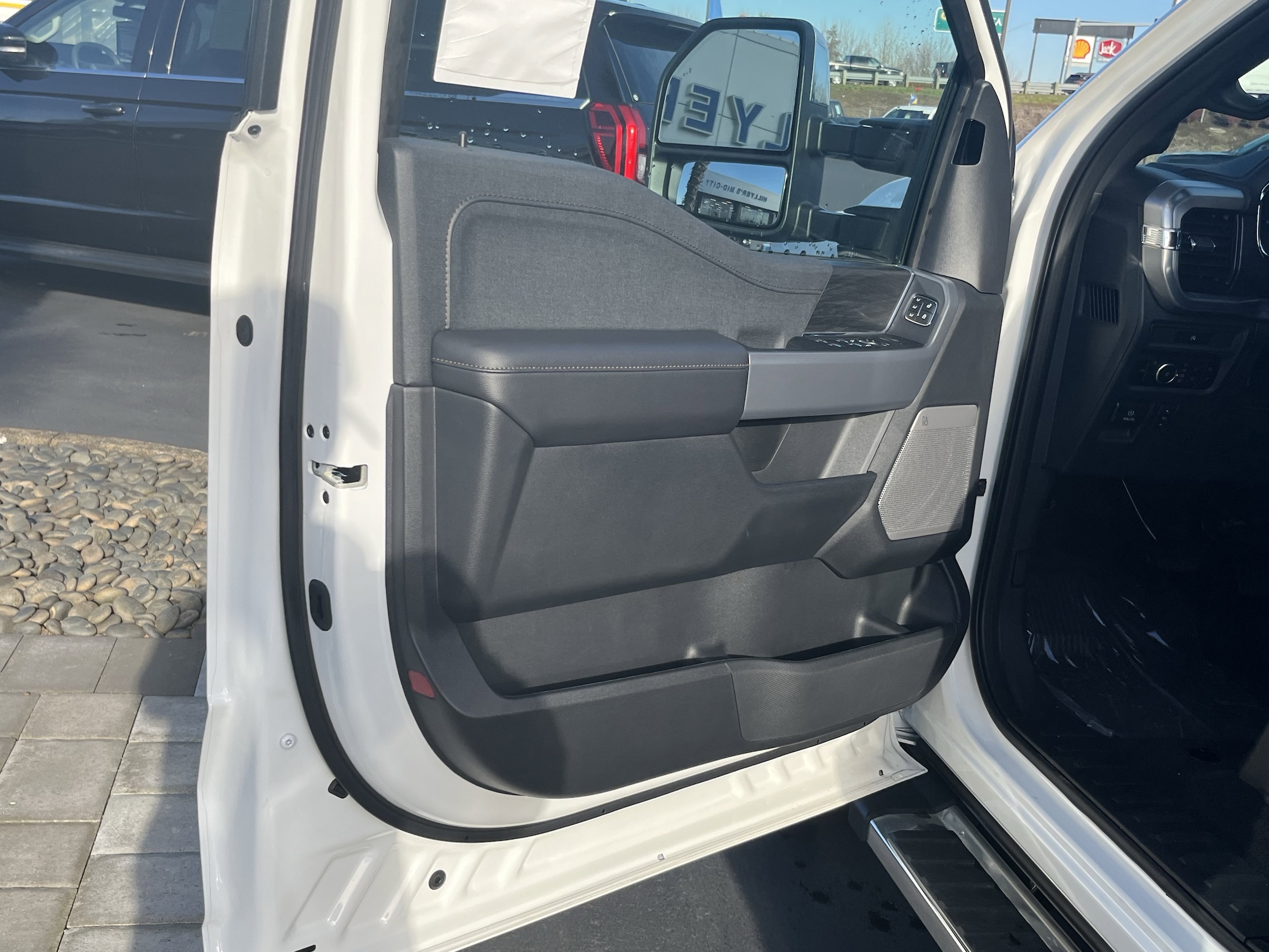 2025 Ford F-150 Lariat - Photo 13